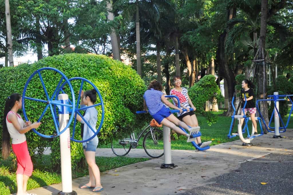 Tập thể dục ở công viên