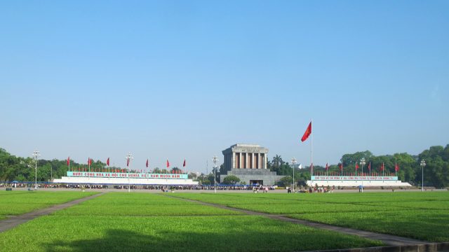 Bảo tàng Hồ Chí Minh cách không xa quảng trường Ba Đình