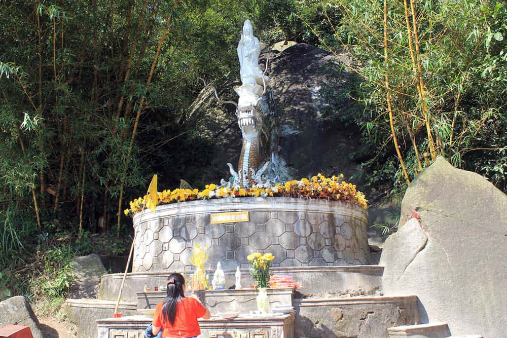 Am Thánh Mẫu ở chùa Hương Tích 