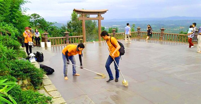 Giữ gìn vệ sinh chung tại Lin Qui Fop on Pagoda
