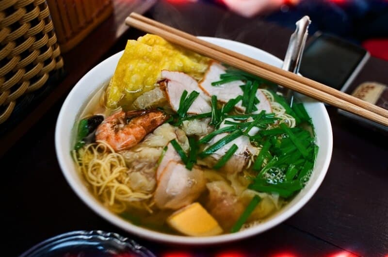 Binh Tay wonton noodles - lamian nga kan-on sa Old Quarter