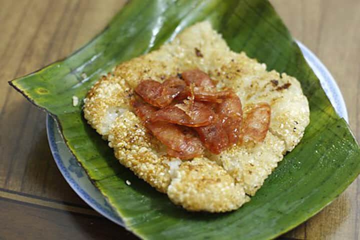 Delizioso riso appiccicoso fritto su Hang Dieu street
