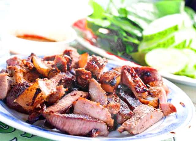 Đặc sản Quảng Trị - Thịt trâu gác bếp 