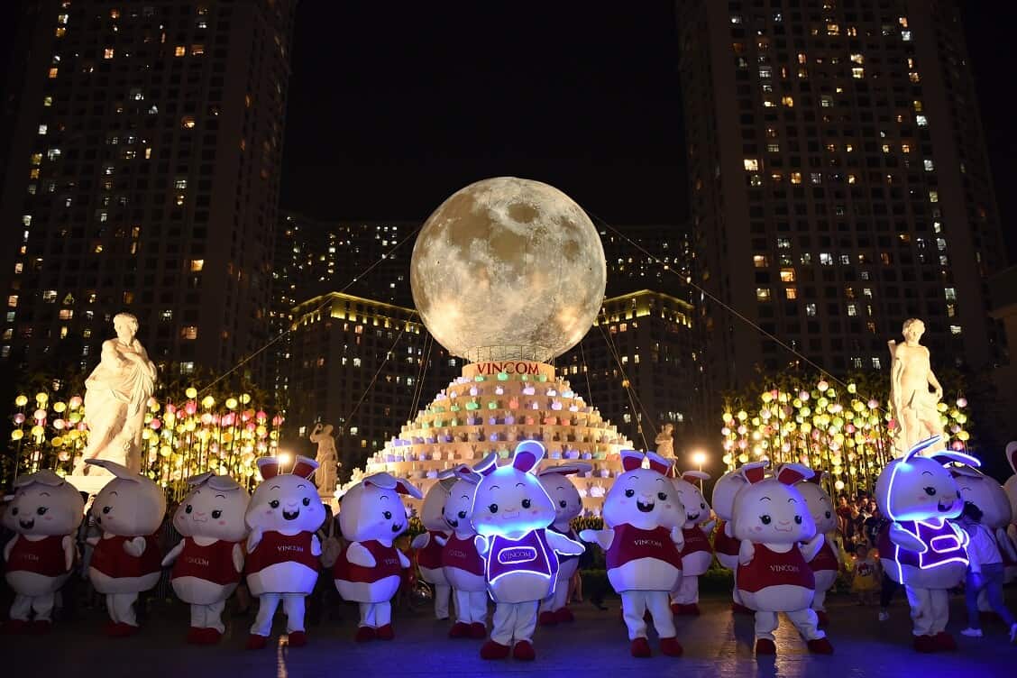 Chương trình "Vạn con thỏ đang ngắm trăng lớn" tại Royal City