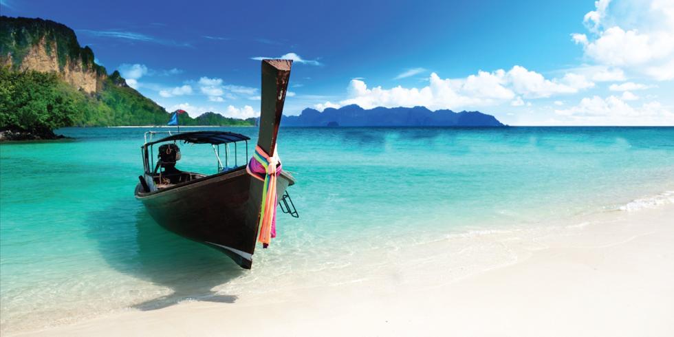 Clear water on the white sand bờ 