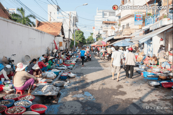 Chợ Xóm Lưới là một trong những chợ cá bình dân ở Vũng Tàu