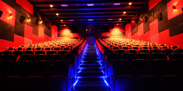 Rạp chiếu phim là địa điểm vui chơi lí tưởng cho các cặp đôi