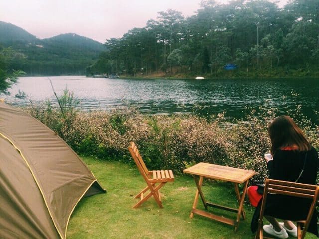 Cắm trại bên hồ Tuyền Lâm 