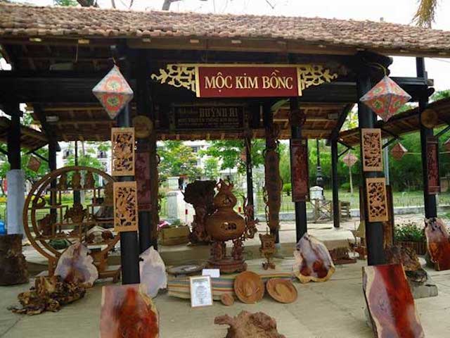 Làng Mộc Kim Bồng nổi tiếng với nhiều sản phẩm đồ gia dụng, thuyền và dựng đền chùa (Ảnh sưu tầm) 