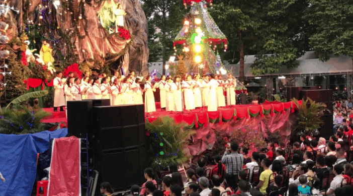 Noel atmosphere at Hanh Thong Tay church in 2016