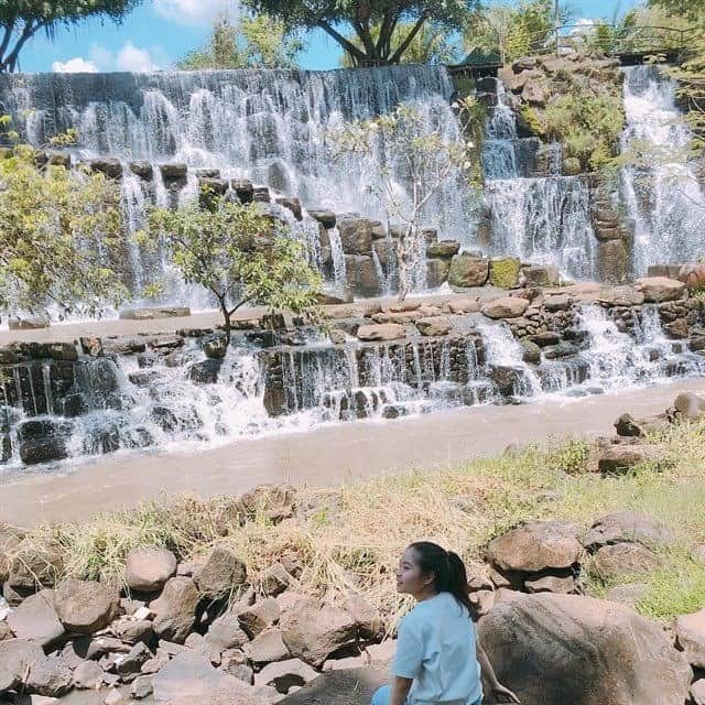 At the foot of the waterfall is quite cool.  Photo @ 5867kk