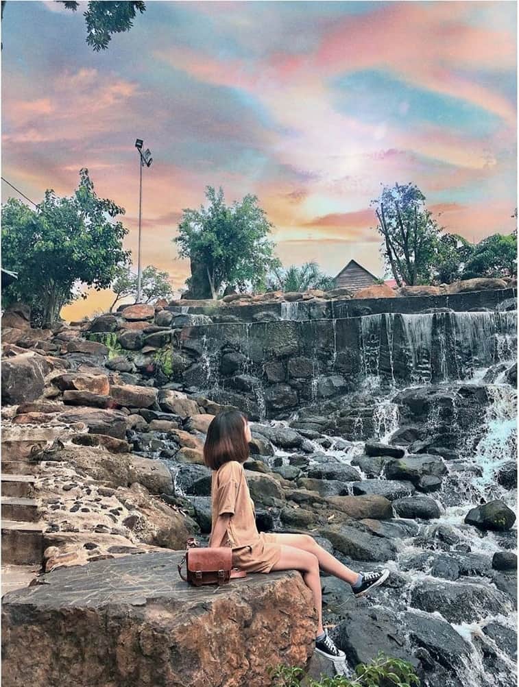 A very poetic Han Stone waterfall.  Photo: @ huien.su