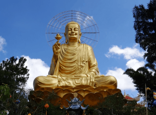 Thiền Viện Vạn Hành nổi tiếng với bức tượng Phật bằng vàng