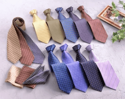 Krawatte – ein bedeutungsvolles Geschenk für Lehrer am 20. November (ST-Foto)