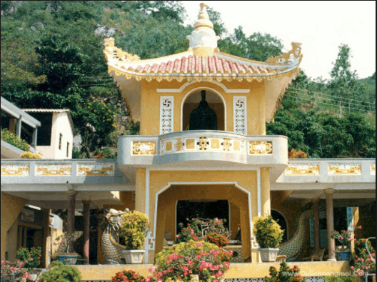 Lầu chuông - điểm nổi bật của chùa