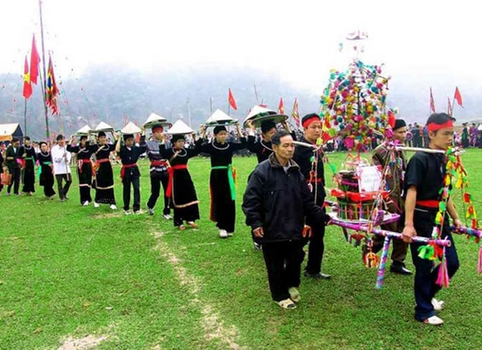 Một lễ hội truyền thống ở chợ tình Krông Năng. (Ảnh ST)