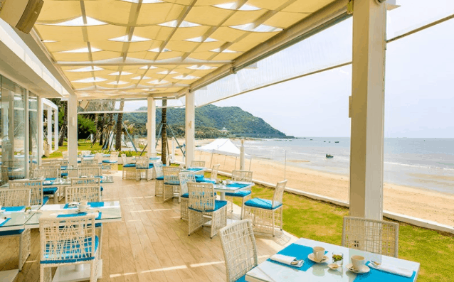 Khu quán ăn lãng mạng tại Alma Oasis Long Hải Resort & Spa
