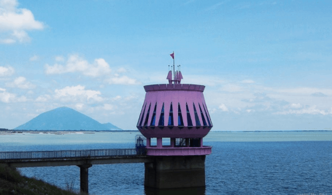 Khung cảnh lãng mạn ở hồ Dou Tieng