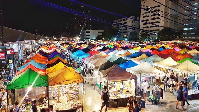 Chợ đêm Vũng Tàu bao gồm 250 gian hàng quà lưu niệm - thủ công mỹ nghệ, khu ẩm thực đường phố (Ảnh sưu tầm)