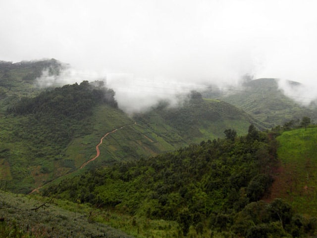 Trên núi Ngọc Linh luôn có những đám mây bồng bềnh.  (Ảnh ST)
