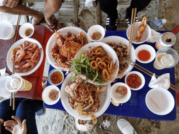 Bữa ăn hấp dẫn tại Long Cung