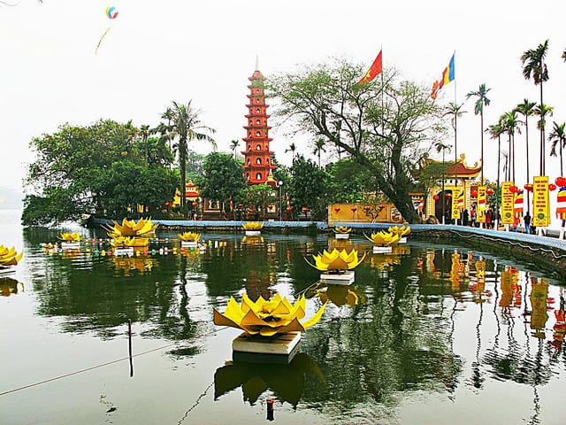 Chùa Trấn Quốc - ngôi chùa cổ linh thiêng đẹp nhất Việt Nam 1