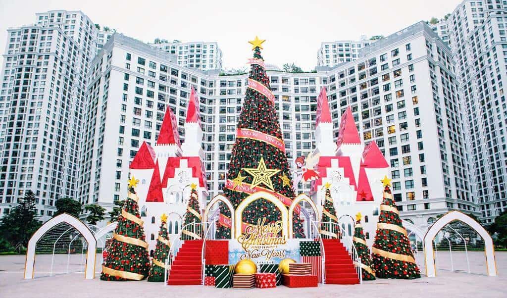 places to go to Christmas in Hanoi