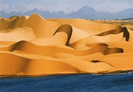 Vân cát lạ mắt ở đồi cát Mũi Né