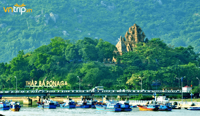 Tháp Bà Ponagar Nha Trang - quần thể kiến trúc văn hóa Chăm Pa lớn nhất miền Trung Việt Nam (Ảnh: Sưu tầm)