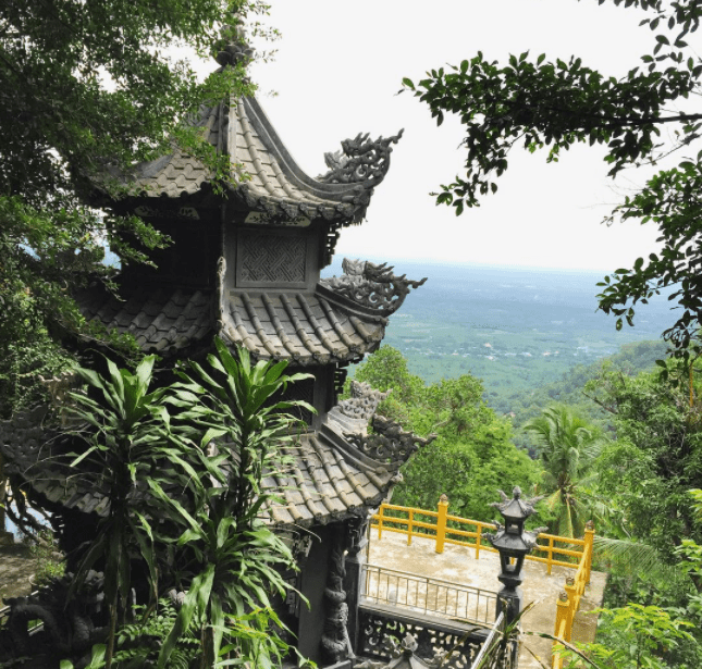 Chiêm ngưỡng khung cảnh tuyệt đẹp tại chùa Gia Lào