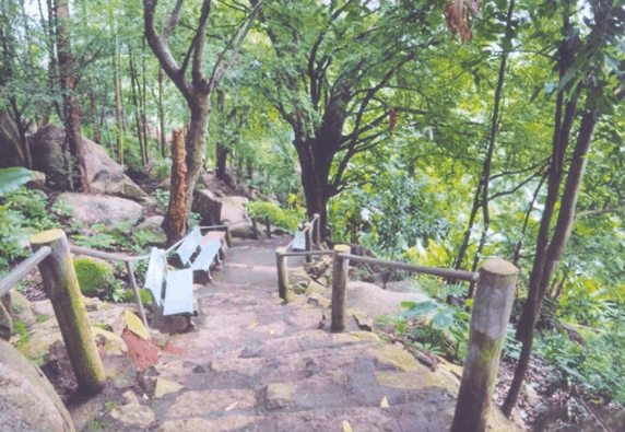 Hình ảnh bậc thang leo nên chùa Gia Lào