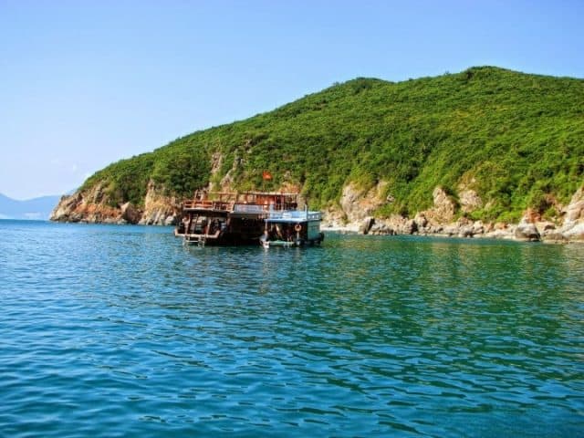Hòn đảo xinh đẹp trong vịnh Nha Trang (Ảnh ST)
