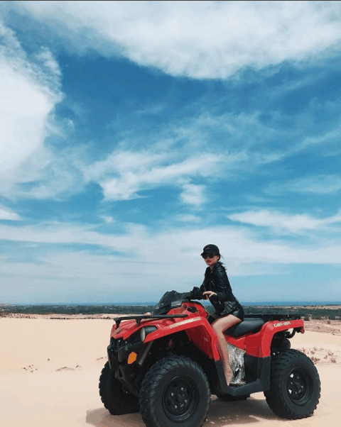 Thuê xe du lịch ngoài đồi cát