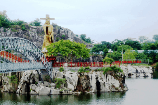 Hình ảnh bức tượng Thoại Ngọc Hầu tại hồ Ông Thoại