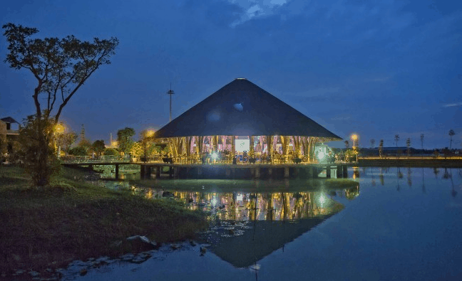 Đêm tại Làng sen Việt Nam