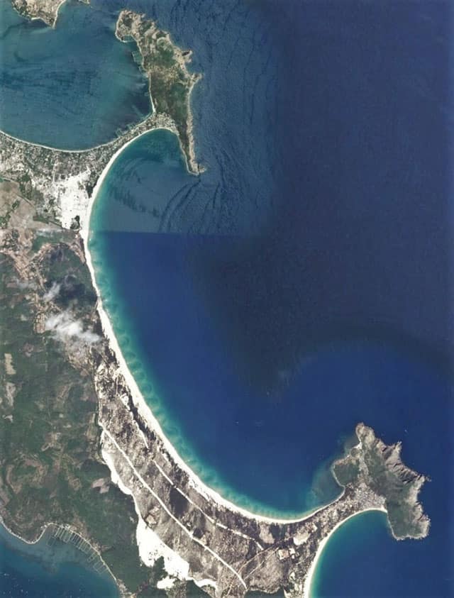 Hình ảnh bãi Từ Nham nhìn từ vệ tinh ( Ảnh ST)