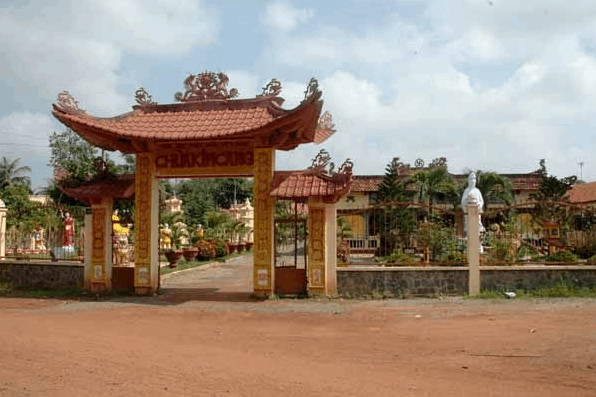 Cổng tam quan chùa Kim Cang