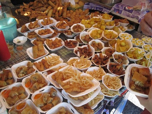 Khu ẩm thực với vô vàn món ngon ở khu chợ Chatuchak (Ảnh ST)