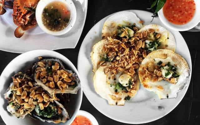 Nhà hàng Hoàng Thoan - bên hàng hải sản Quy Nhơn nổi tiếng ở vùng đại dương Eo Gió (Ảnh ST)