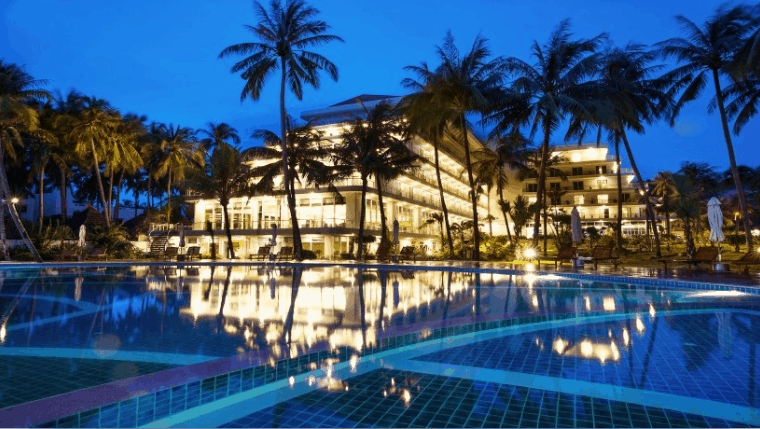 Khách sạn Mường Thanh lung linh vào ban đêm
