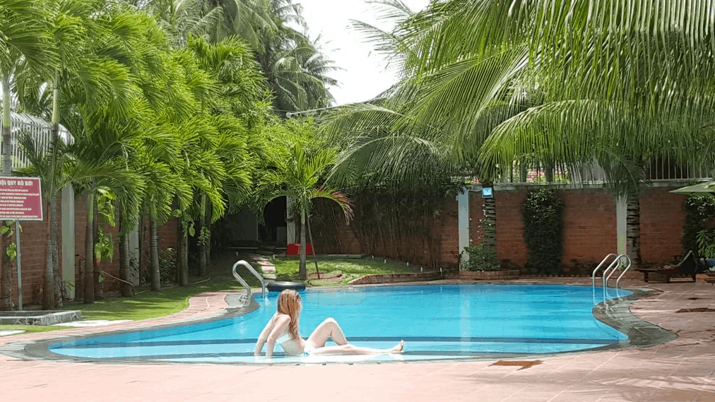 Bể bơi ngoài trời tại khách sạn Mũi Né Volga & Apartment