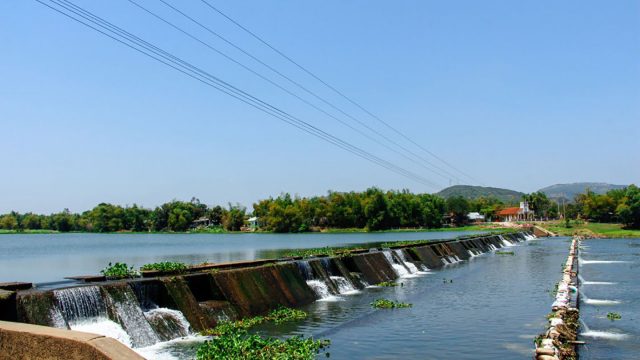 Tam Giang dam is an important irrigation project that helps irrigate the vast fields in An Thach and An Ninh communes.