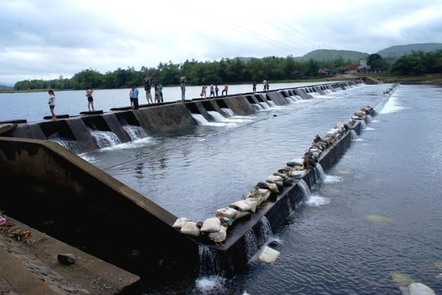 There are quite a few tourists coming to admire the beauty of Tam Giang dam (ST PHOTO)