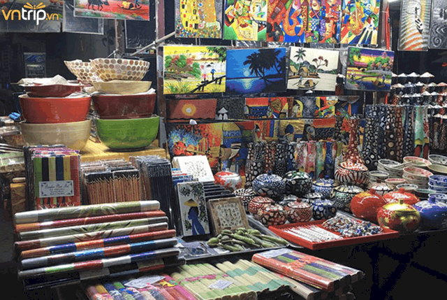 Chợ gồm có 50 gian hàng trải rộng với nhiều mặt hàng truyền thống (Ảnh sưu tầm) 