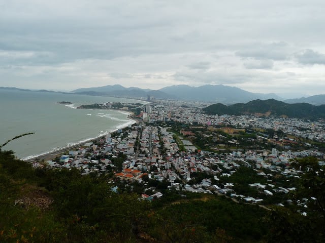 Toàn cảnh thành phố nhìn từ núi Cô Tiên (Ảnh ST)