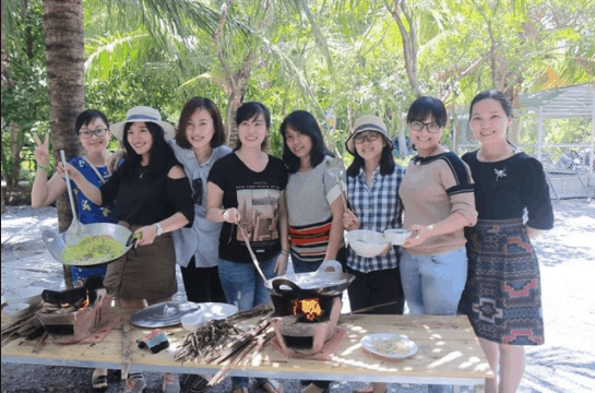 Trổ tài nấu nướng tại KDL Phú An Khang