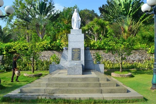 Thăm mộ Hàn Mặc Tử - Thi Nhân nổi tiếng ở Quy Nhơn - Vntrip.vn