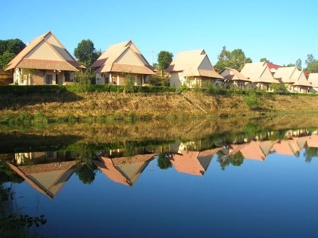 Một trong những khách sạn Gia Lai có view hồ thoáng mát (Ảnh ST)
