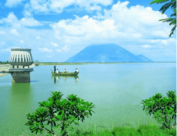 Hồ Dầu Tiếng - hồ nước nhân tạo lớn nhất Việt Nam 