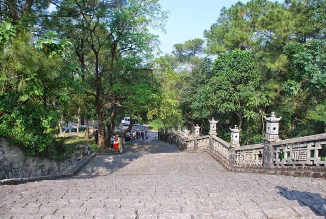 Không gian xung quanh Đan viện Thiên An được bao bọc bằng rất nhiều cây xanh (Ảnh ST)